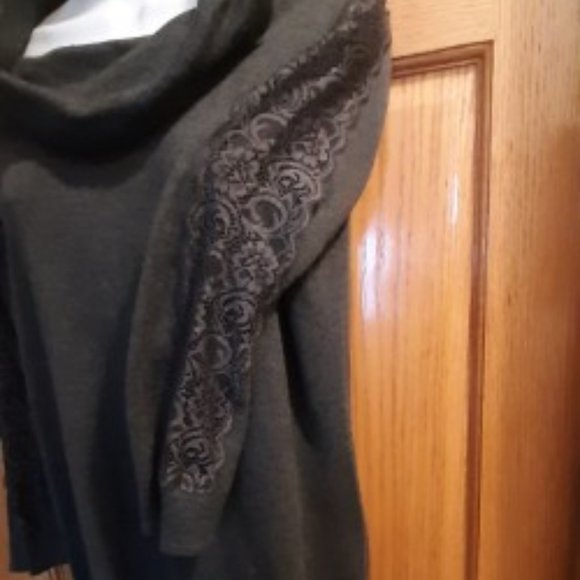 Gray Sweater - Picture 4 of 8